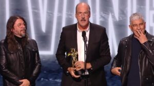 « Kurt était unique » : Nirvana réuni aux MTV VMAs pour rendre hommage à Kurt Cobain