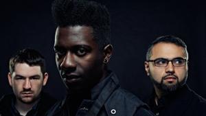 Regardez Animals As Leaders en live avec un orchestre