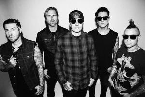 Avenged Sevenfold publie une version acoustique live de So Far Away au Grammy Museum