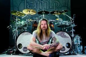 Chris Adler sera de retour sur scène en 2019 (mais pas avec Lamb Of God ?)
