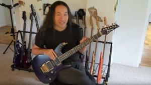 Herman Li de Dragonforce vend une guitare unique aux enchères à des fins caritatives
