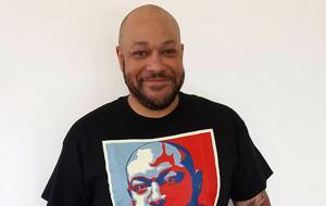 Howard Jones parle de son nouveau projet avec Peter Wichers (ex-Soilwork)