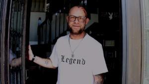 Ivan Moody de Five Finger Death Punch nous fait visiter sa maison