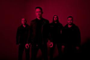 Jared Dines et Howard Jones en featuring lors d&rsquo;un live d&rsquo;In Waves de Trivium
