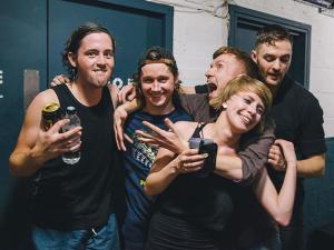 Rolo Tomassi partage deux performances live pour ses chansons Stage Knives et Contretemps