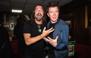 Foo Fighters et Rick Astley s’unissent pour duper le public du Reading Festival