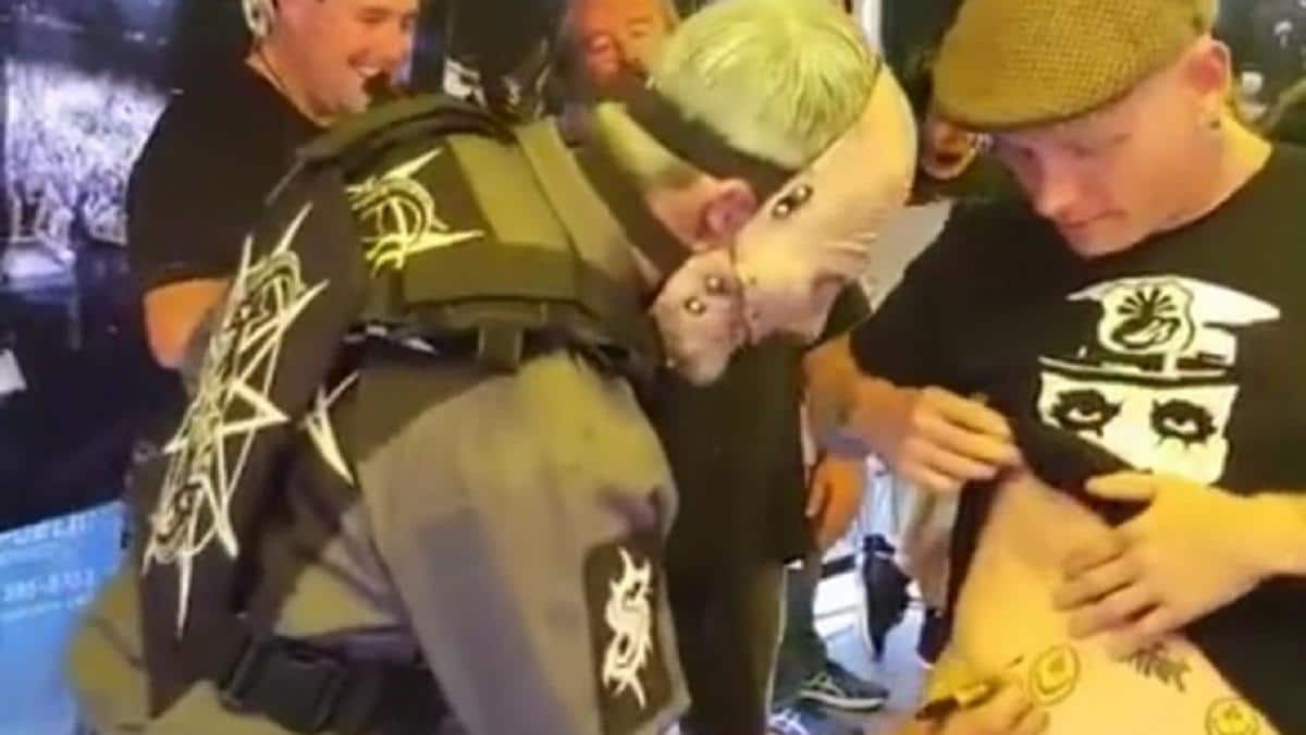 Corey Taylor de Slipknot rencontre son clone lors d&rsquo;un Meet & Greet