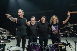 Metallica sort une troisième gamme de fringues de surf