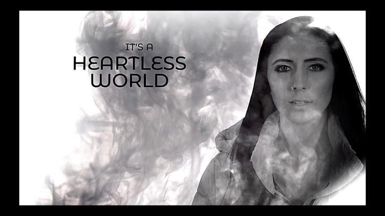 Unleash The Archers partage une lyric vidéo pour Heartless World