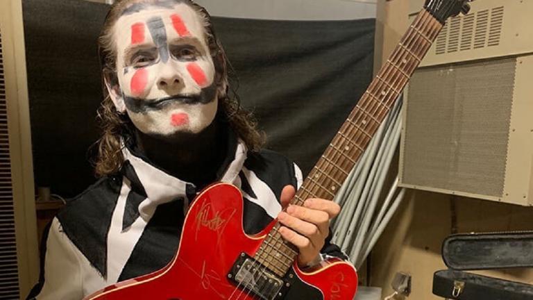 Corey Taylor de Slipknot vend une de ses guitares pour Innocent Lives Foundation
