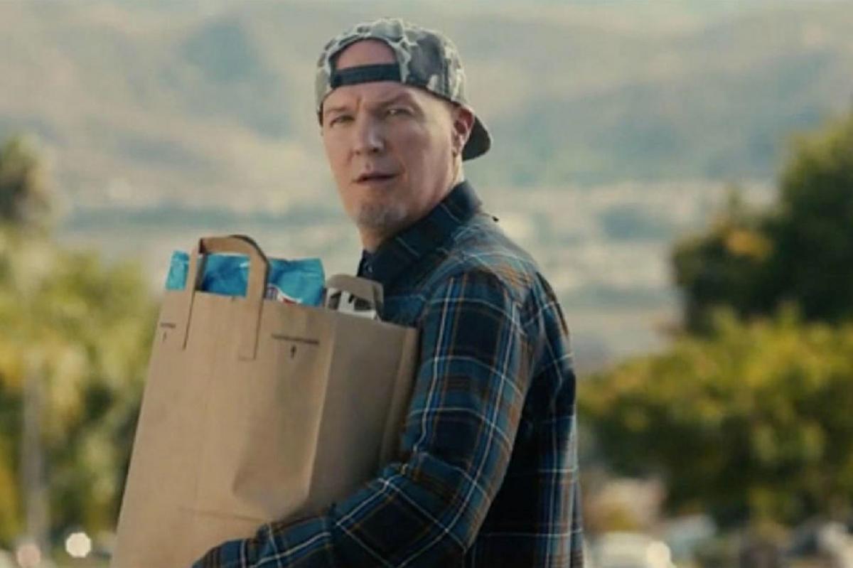 Regardez Fred Durst de Limp Bizkit dans une pub qui se moque du groupe de Nu Metal