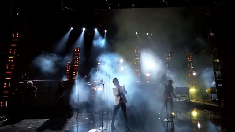 Regardez Green Day jouer aux American Music Awards