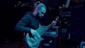 Jinjer partage un playthrough à la basse de On The Top