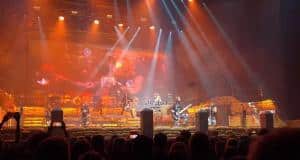 Regardez Sabaton et Apocalyptica jouer ensemble à Helsinki