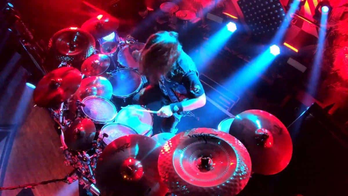 Regardez le batteur de Machine Head jouer Take My Scars en live