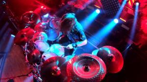 Regardez le batteur de Machine Head jouer Take My Scars en live