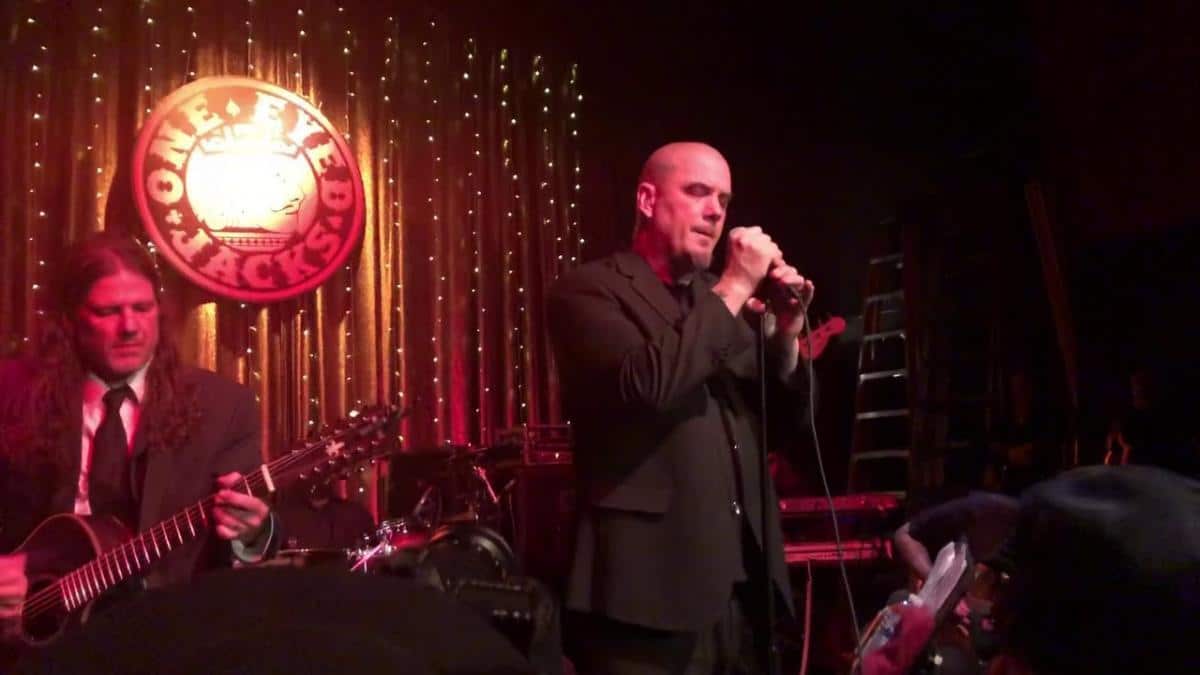 Regardez En Minor (Phil Anselmo) jouer un concert intime à la Nouvelle-Orléans