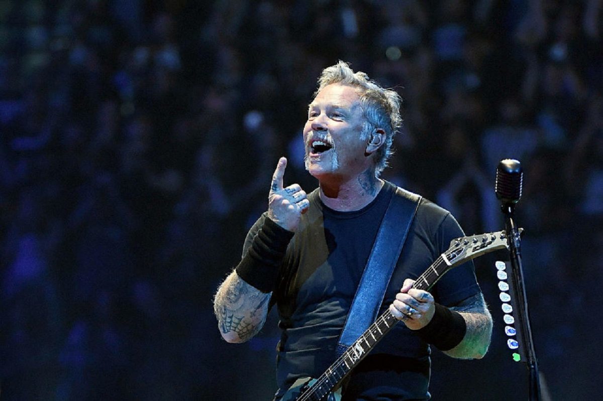 Metallica se retire de certains festivals, James Hetfield doit poursuivre son traitement