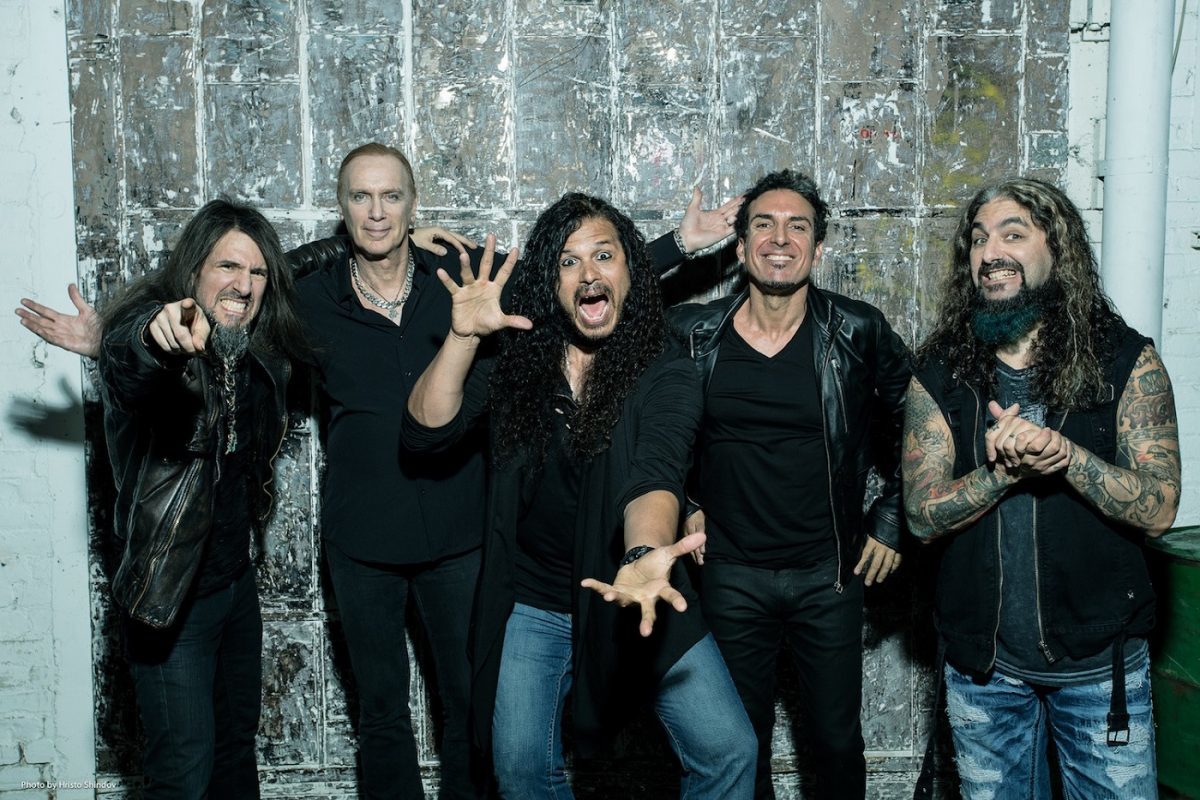 “Il est temps pour nous tous de continuer notre chemin et d’aller de l’avant” ; Jeff Scott Soto parle de l’avenir de Sons Of Apollo alors que Mike Portnoy réintègre Dream Theater