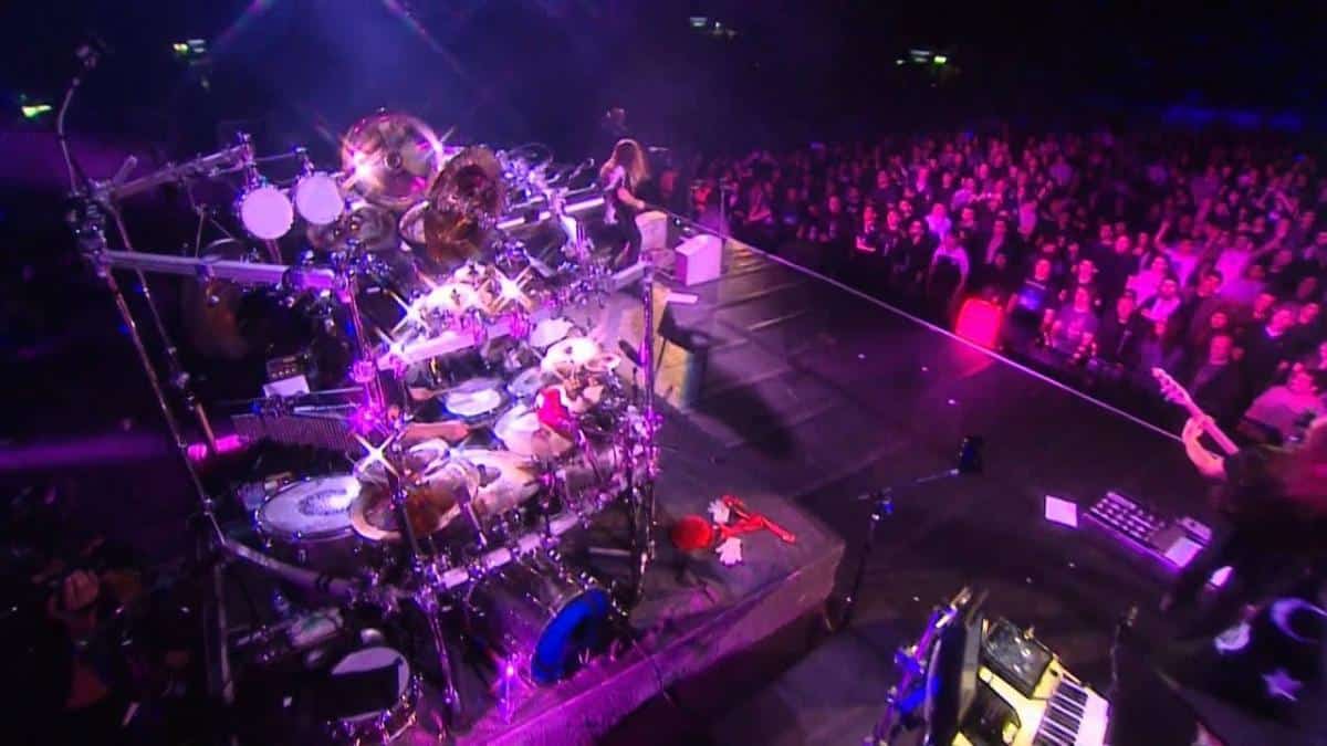 Dream Theater a observé un moment de silence en mémoire de Neil Peart