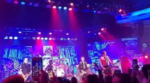 Regardez les membres restants de Nirvana réunis sur scène