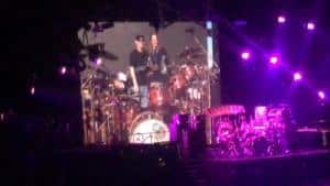 Danny Carey de Tool rend hommage à Neil Peart avec un méga solo de batterie