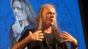 Bruce Dickinson de Iron Maiden adore les vaccins : “J’ai reçu les deux doses et si quelqu’un veut que j’en reçoive deux autres, je serai le premier à faire la queue”