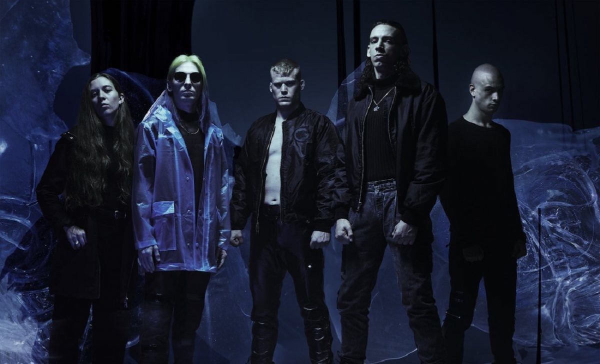 Regardez Code Orange jouer dans une salle vide pour la sortie de Underneath