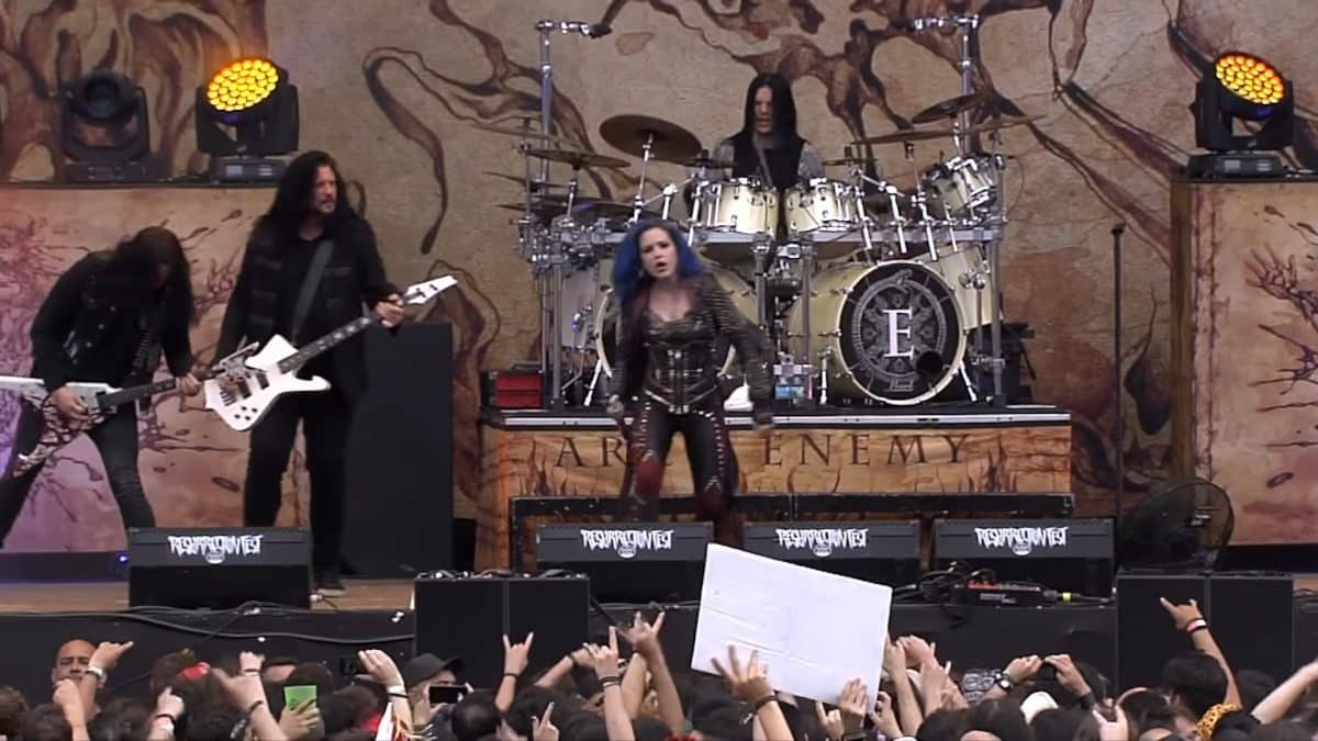 Regardez Arch Enemy jouer War Eternal au Resurrection Fest 2019