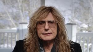 Whitesnake annule ses tournées, David Coverdale doit se faire opérer