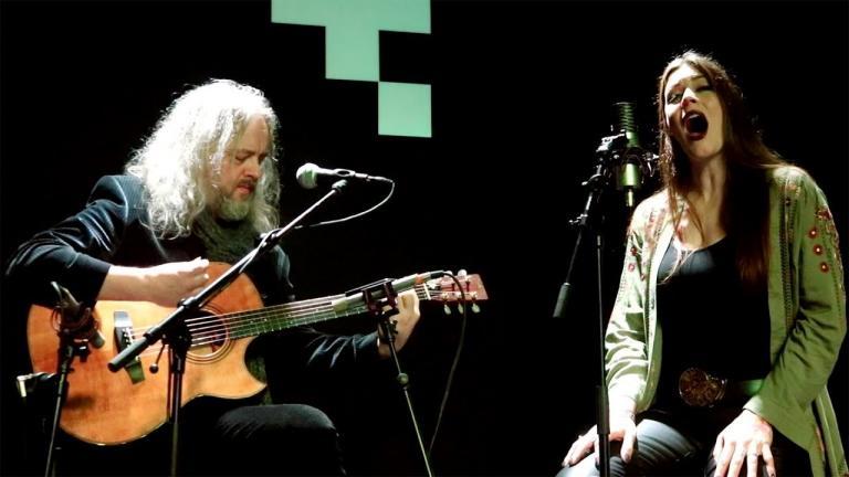 Floor Jansen et Troy Donockley de Nightwish jouent une version acoustique de Nemo