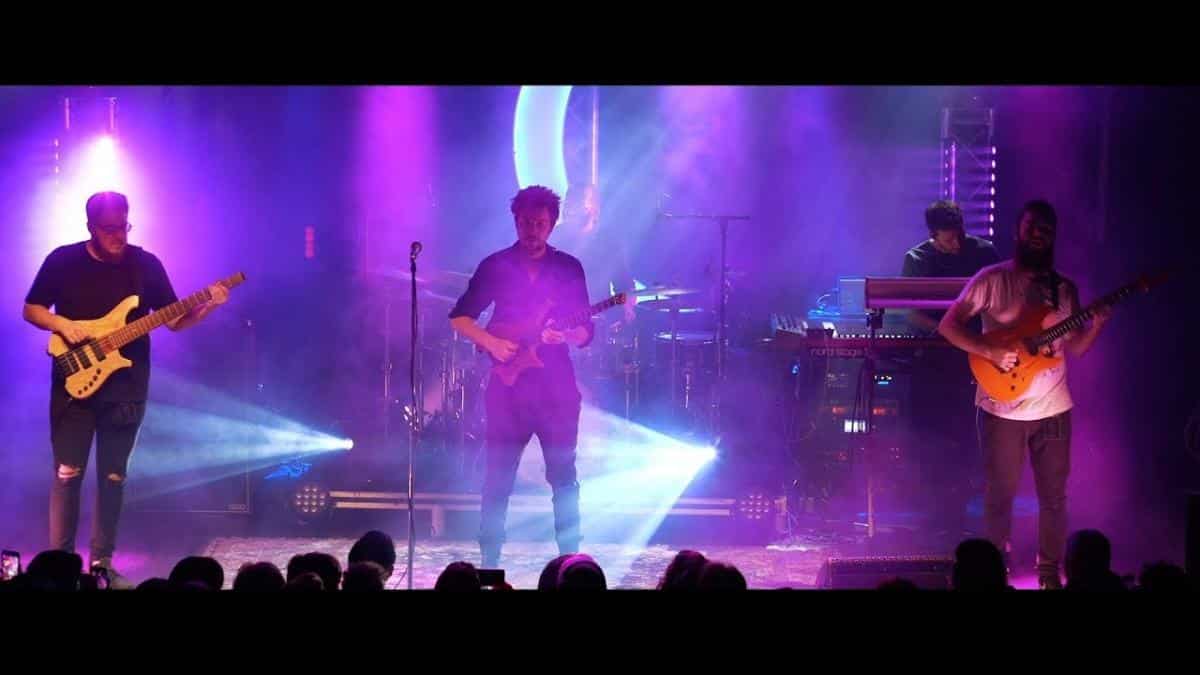 Écoutez Plini jouer Flâneur en live !