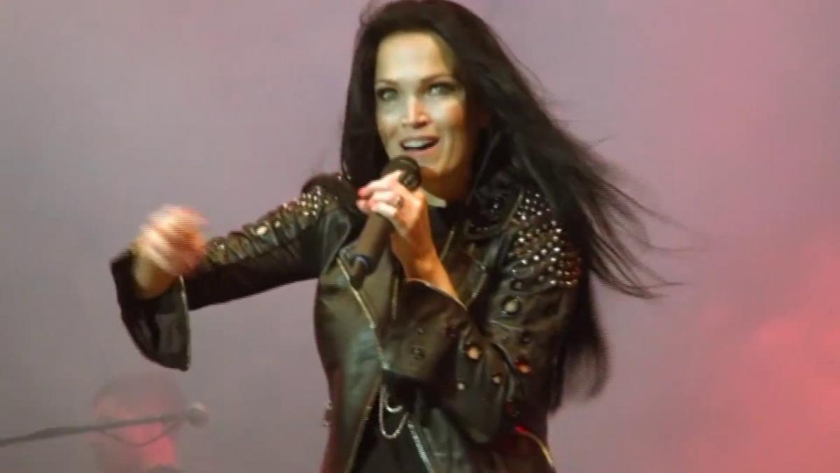 Tarja Turunen joue un concert acoustique sur Instagram dans le cadre de la série #TogetherAtHome (vidéo)