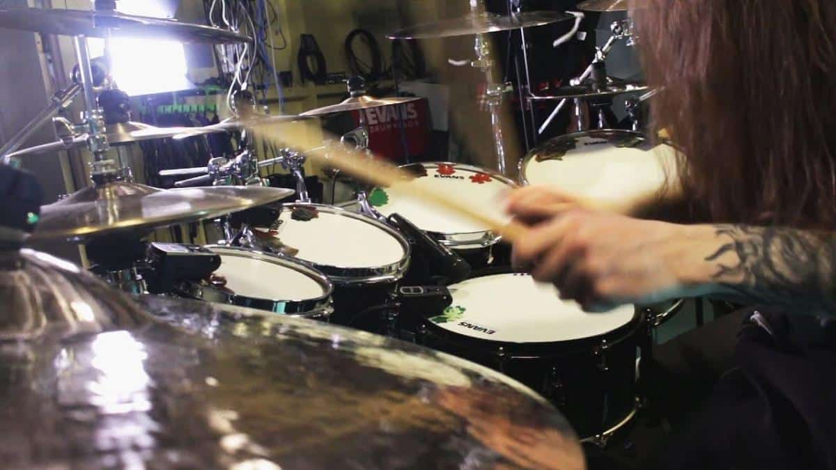 Take On Me de a-ha avec de la batterie Death Metal