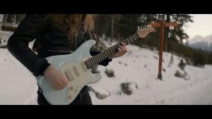 Nick Johnston sort un clip vidéo pour Wide Eyes in the Dark