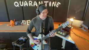 Devin Townsend partage la vidéo de son premier concert de quarantaine !