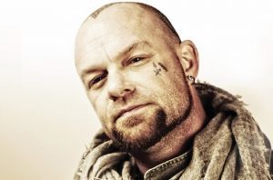 Le chanteur de Five Finger Death Punch va faire don de désinfectants pour les mains à des organisations caritatives pour les vétérans