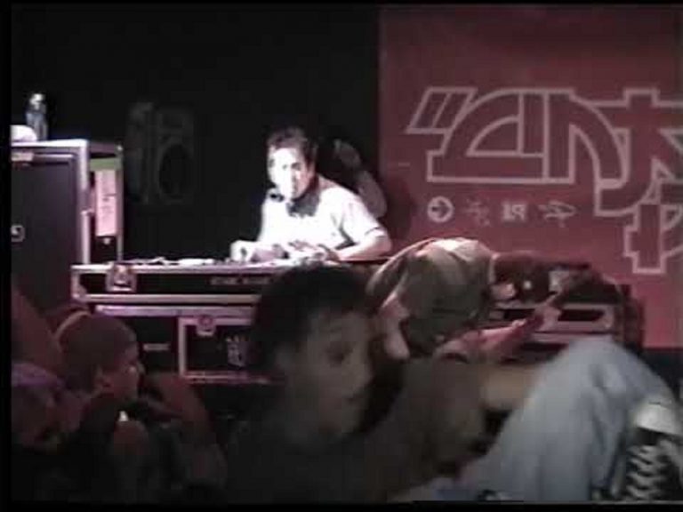 Regardez Linkin Park jouer With You à San Diego en 2001 