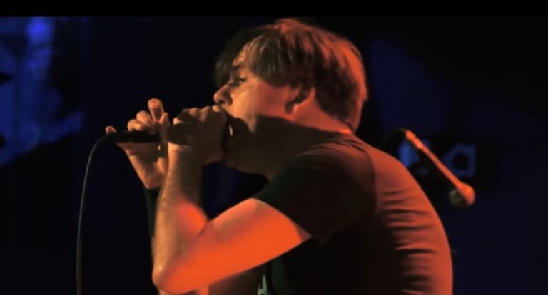 Le frontman de Napalm Death dit qu’il est “très pro-masque” : “C’est une preuve de respect pour vos semblables”
