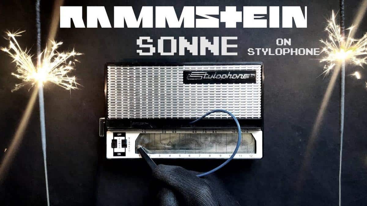 Sonne de Rammstein interprété sur un stylophone (avec un peu de pyro !)