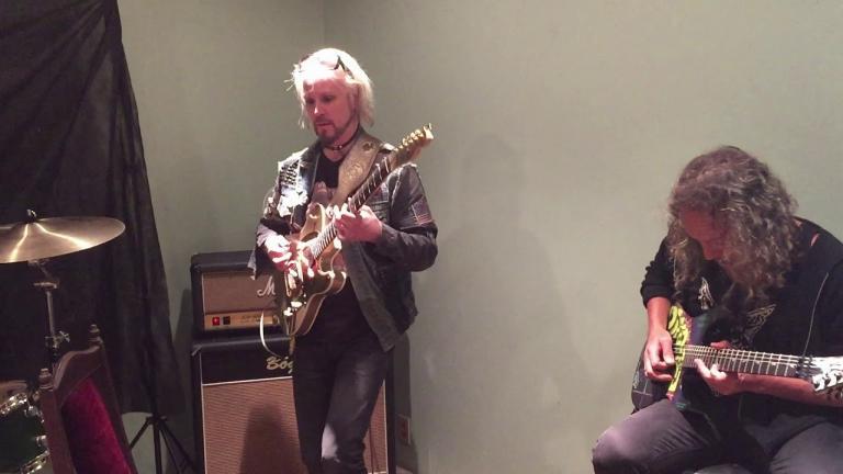 Kirk Hammett de Metallica, Charlie Bentante de Anthrax et John 5 font un jam sur du Black Sabbath !
