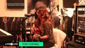 Regardez la fille de Chris Cornell jouer une reprise acoustique de Temple Of The Dog