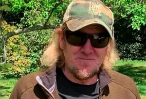 Iron Maiden : Adrian Smith réalise une vidéo avec le Killer Krew pour s&rsquo;occuper pendant le confinement