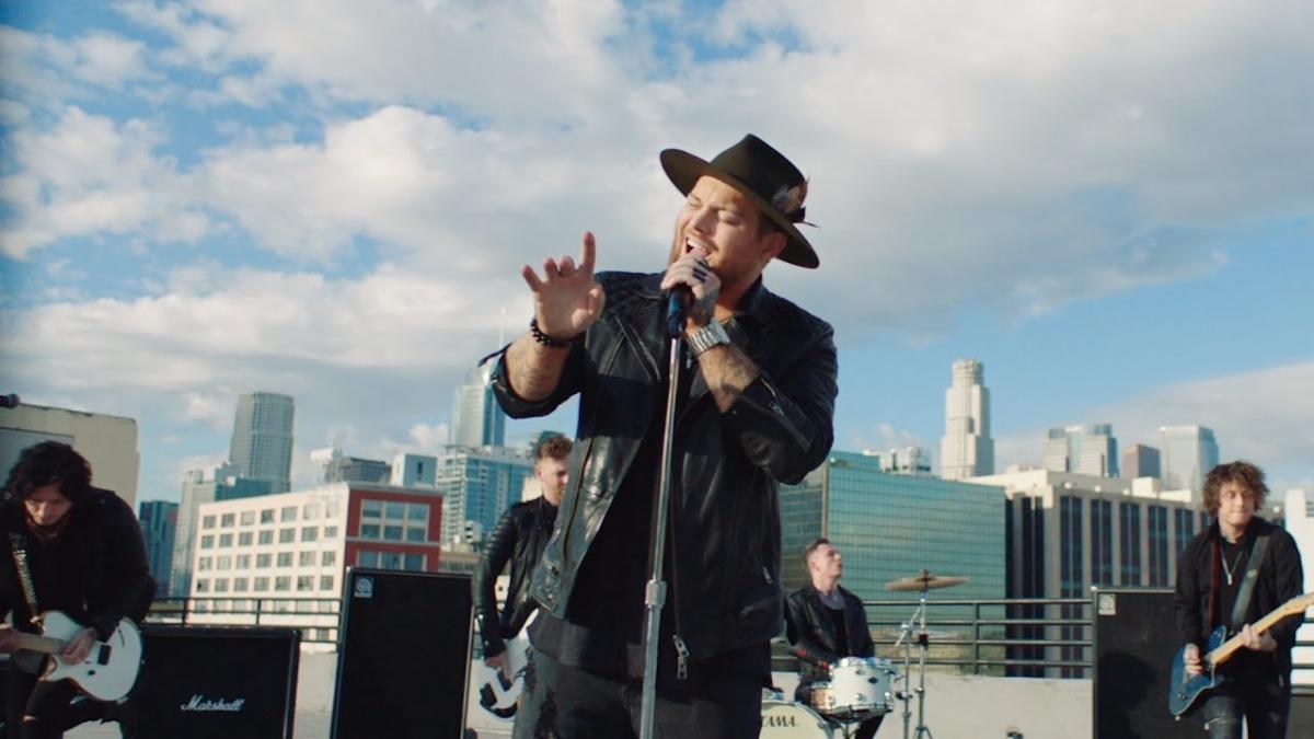 Le frontman de Asking Alexandria admet qu’il n’aime pas vraiment Metallica : “Je connais bien plus leur vie professionnelle que leur musique”