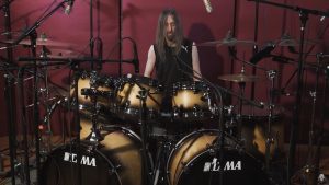 Regardez le batteur de Megadeth jouer la chanson The Conjuring !