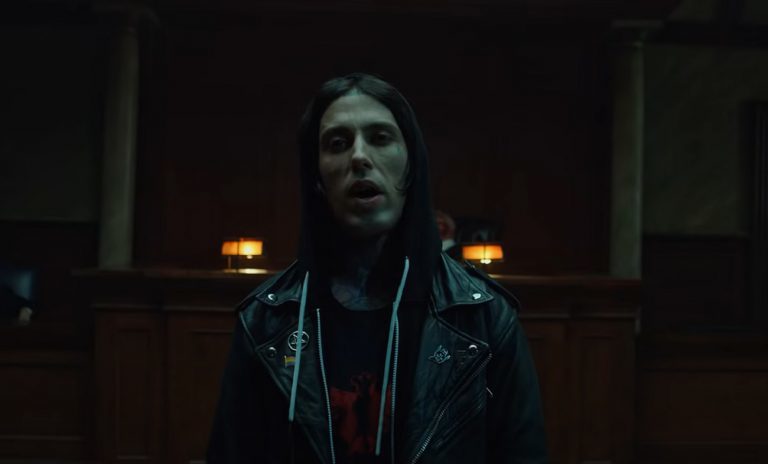 L’ancien batteur de Falling In Reverse aurait volé 26 000 dollars à un autre musicien, selon Ronnie Radke