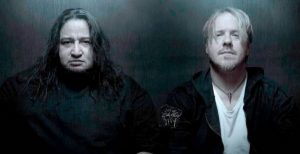 Burton C. Bell dit que Fear Factory s&rsquo;est réuni en 2009 « pour l&rsquo;argent », et que lui et Dino se sont frappés en studio