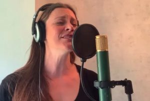 Floor Jansen de Nightwish sort une vidéo pour la chanson De Beelden Blijven