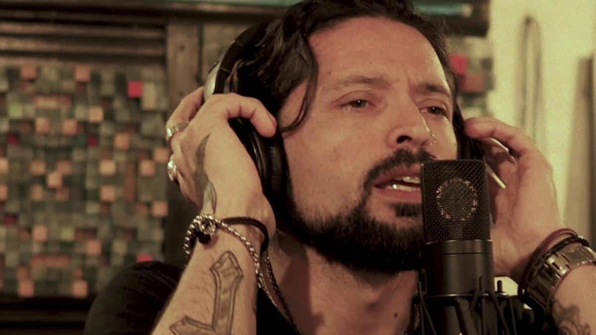 Le chanteur de Rainbow rend hommage à Ronnie James Dio avec une reprise de Rainbow Eyes