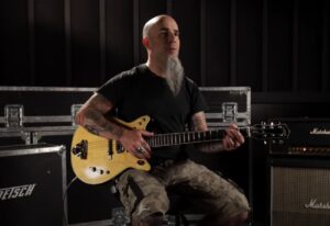 Scott Ian d&rsquo;Anthrax se souvient de l&rsquo;horrible accident de bus qui a tué Cliff Burton de Metallica : « Je pense à lui chaque semaine »